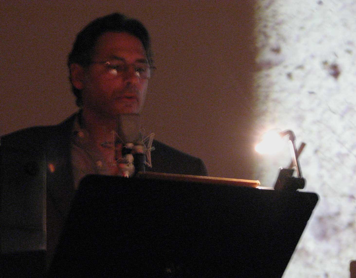 Dean Santomieri reads